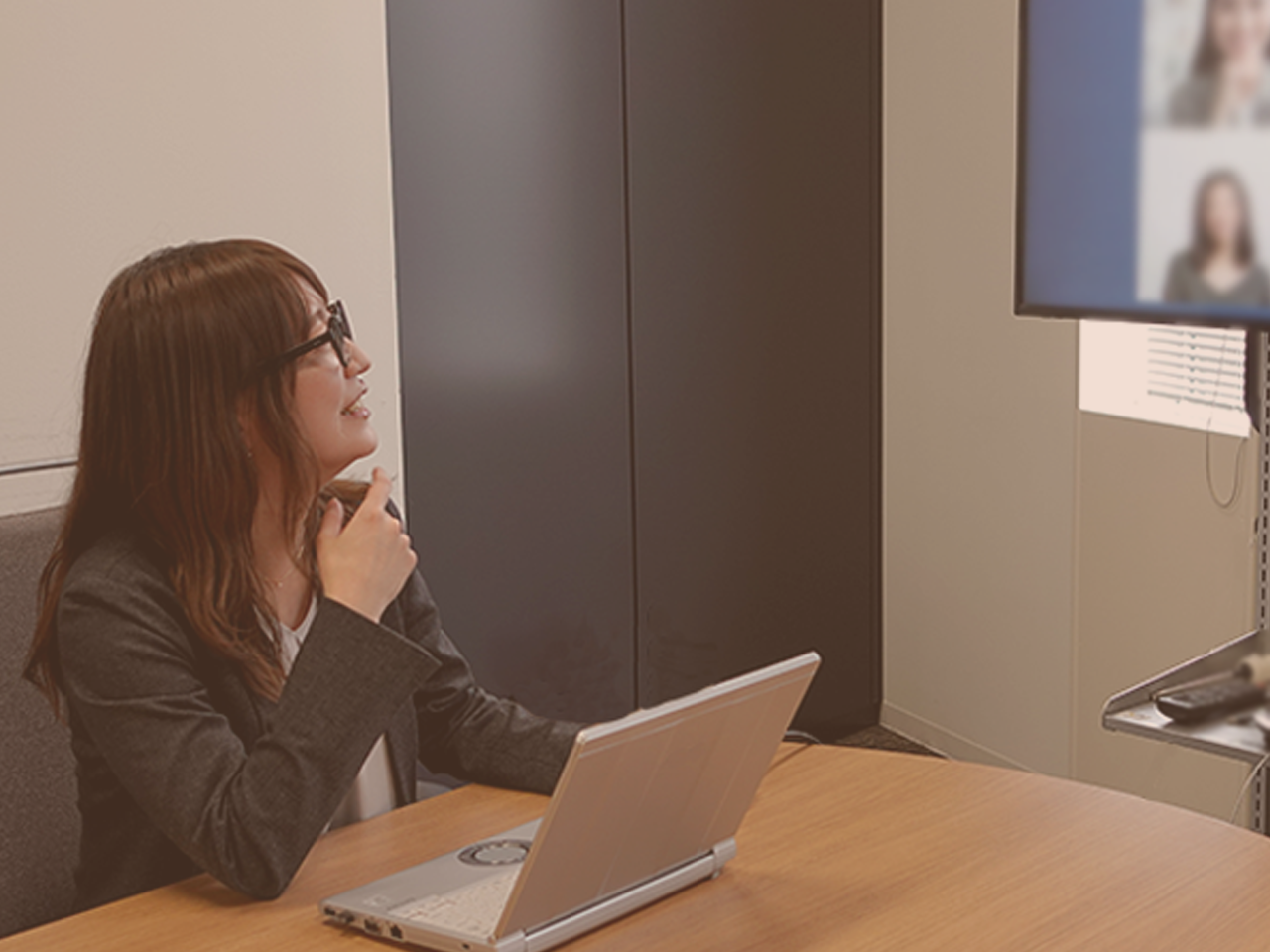 風土づくりの基軸としているテーマは、“人で克つ”。このテーマを実現させるべく、社員が自らの意思で判断し業務に取り組む“自考自走”を重視している。