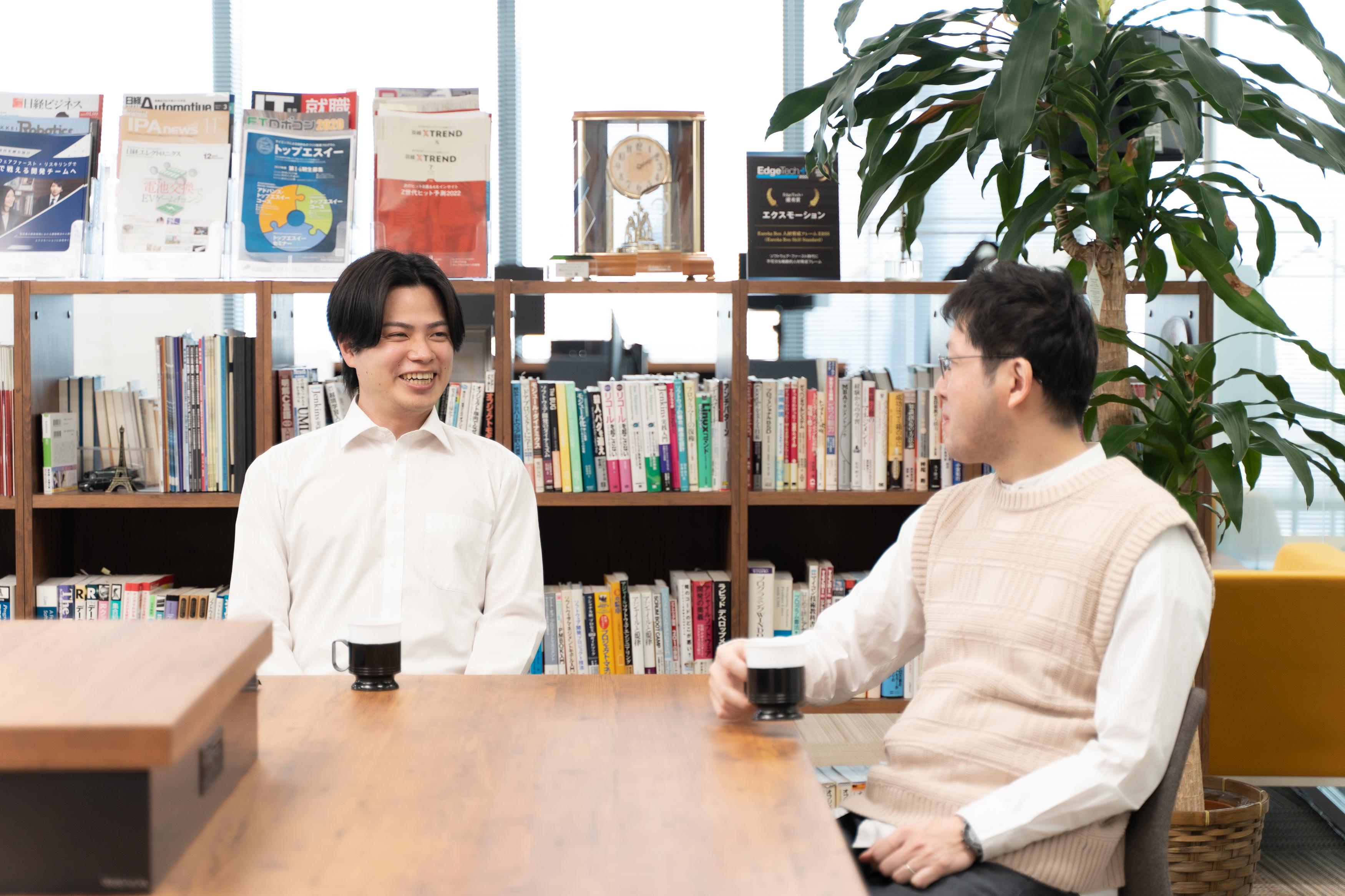 社内はフリーアドレス
どこででも、ディスカッションできます