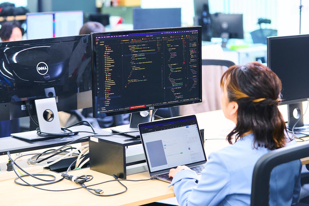 プログラミング未経験者の教育基盤が整ってきたため、今後は受託開発や自社サービスに注力していく予定です。