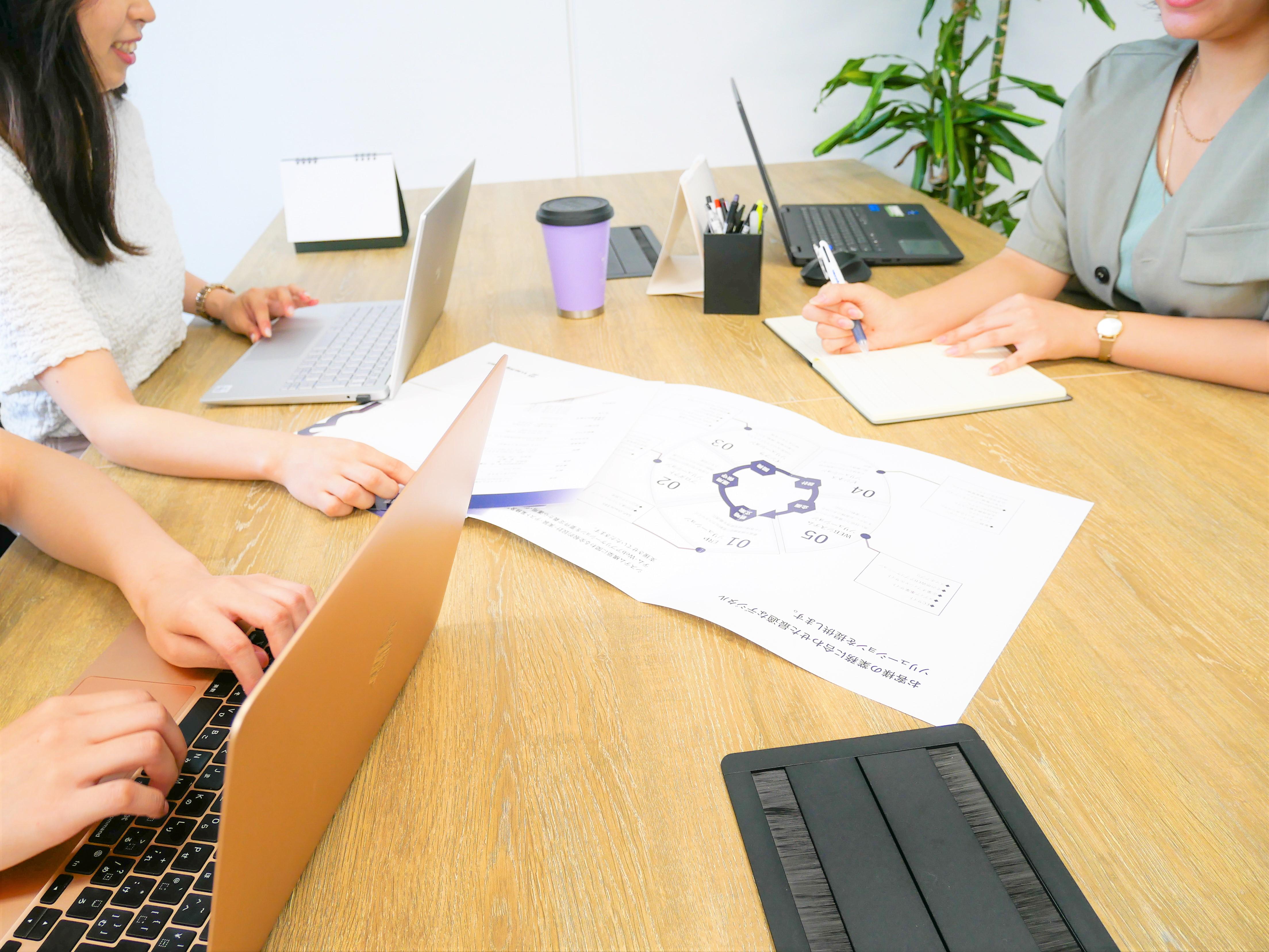 今後5年間で、SI事業単体でも社員を300～400名体制に拡大し、売上高が60億円に達した段階で株式上場も目指す。そこでエンジニアの採用に力を入れている。