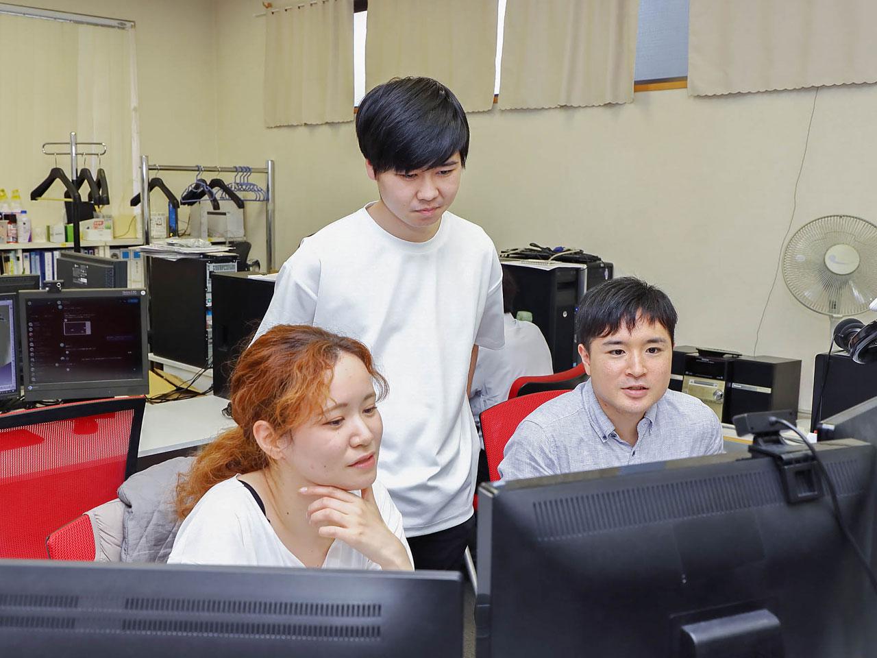 設計段階で発生する強度面での問題や熱問題等を、設計開発の段階からパソコン上でシミュレーションできる手法「CAE解析」も手掛けている。