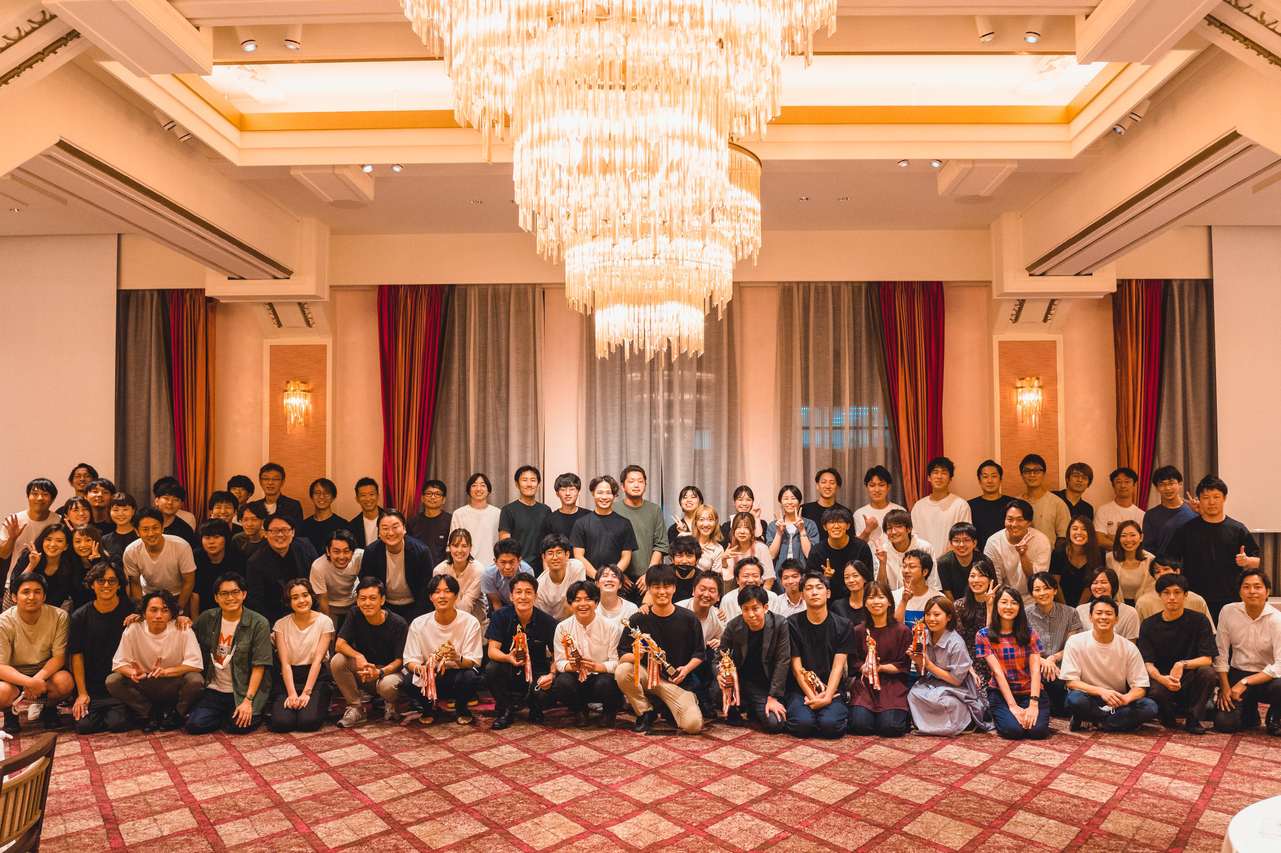 半年ごとに全社員が集まる総会