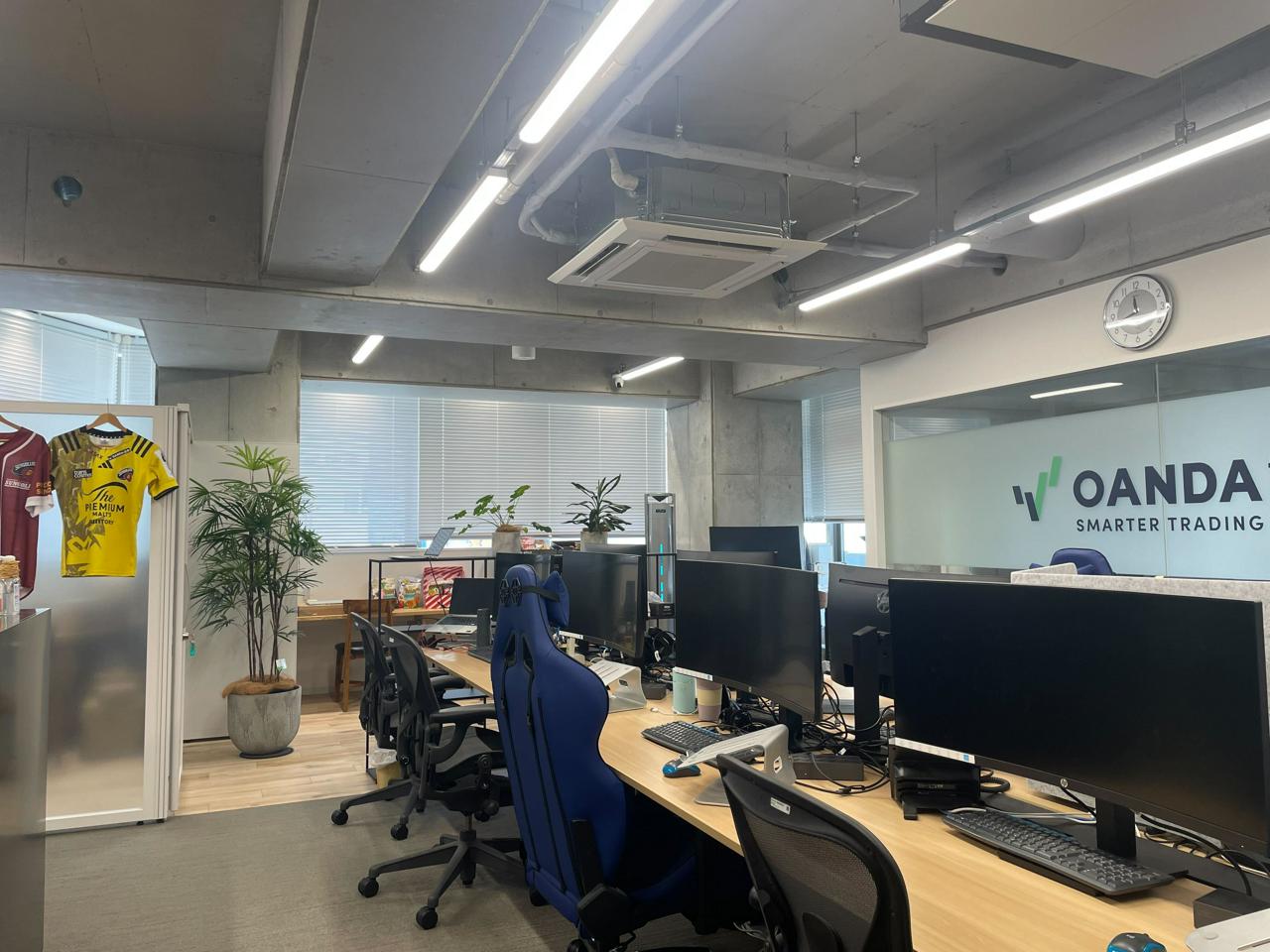 OANDA証券株式会社 求人画像1