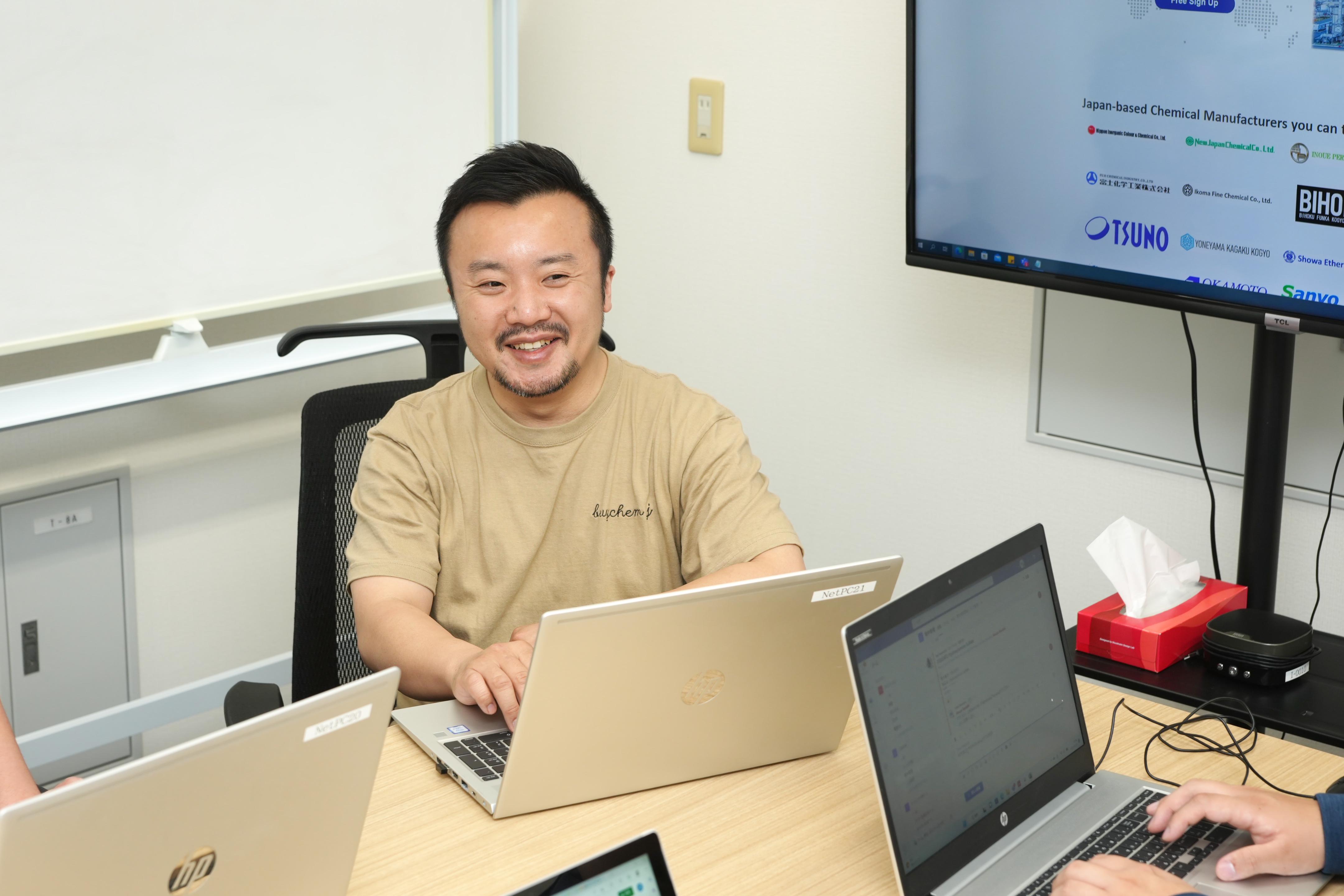 直接世界とつながるマーケットプレイスと留学生向け奨学金の両面で、日本と世界の距離を縮める。