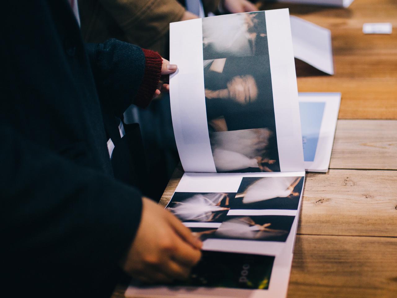 ViViViTだけでなく様々な形でクリエイターの活躍を支援しております。
現在はオンラインに特化しておりますが、デザインナレッジ共有イベント【デザナレ】や展示会【ビビビット展】など定期的に開催しております。
またデザインナレッジにまつわるメディア【はたらくビビビット】、オンラインデザインクラス【D.TOKYO】なども運営しています。