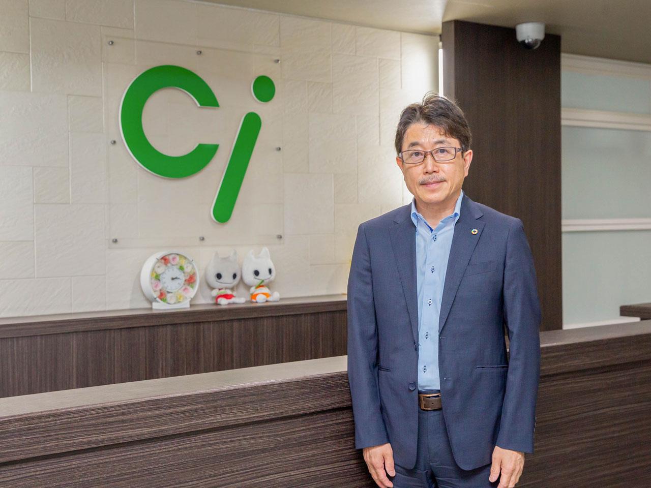 歯科技工所、動物病院、病院・一般診療所、保育施設、ビューティーサロン向けにカタログ通販とEコマースを連動させたビジネスを展開。