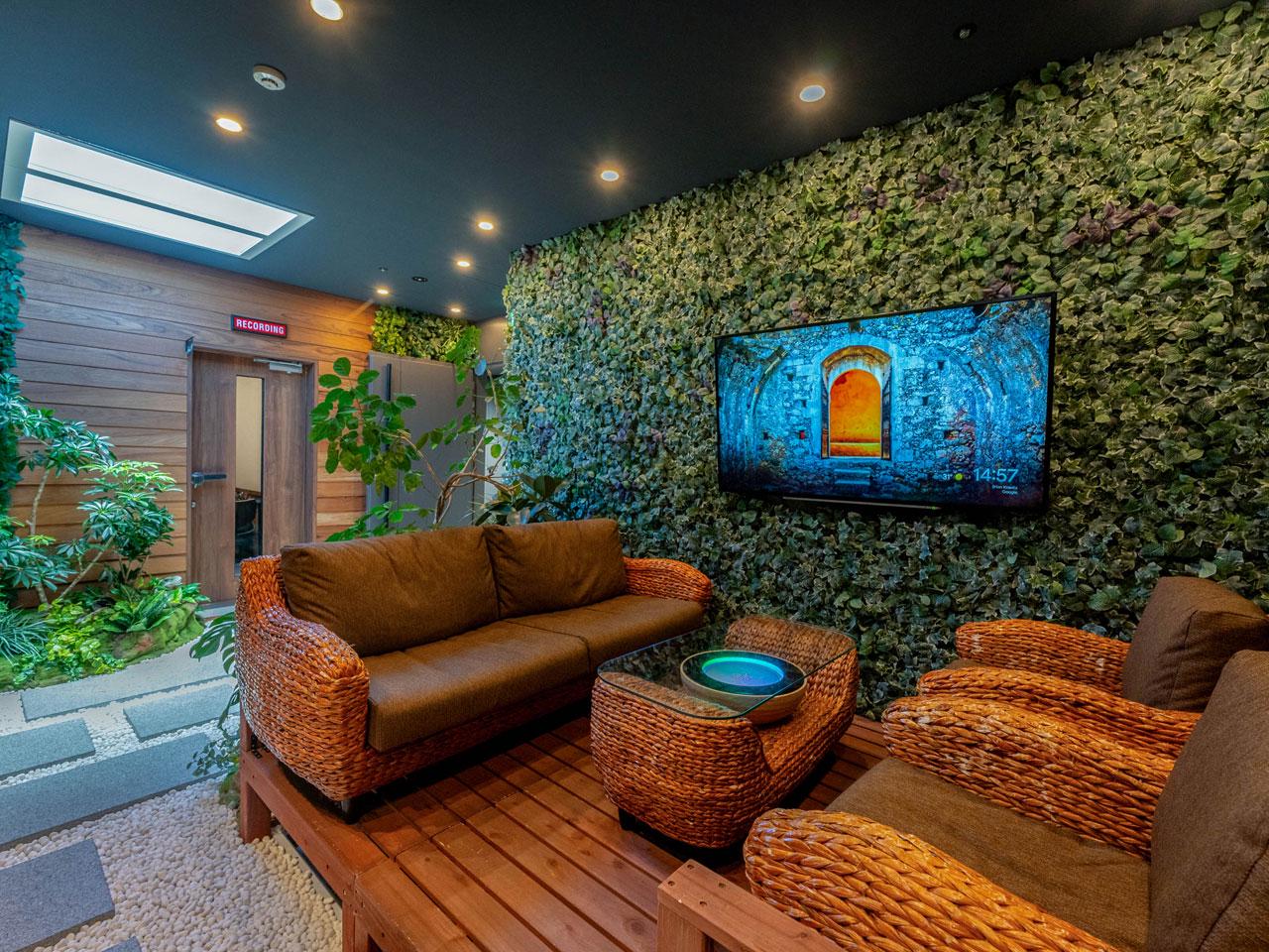 そうした交流が必要だと考える同社では、会社への出社が基本だが、新しい働き方を模索する意味で、週に一度リモートを取り入れている。