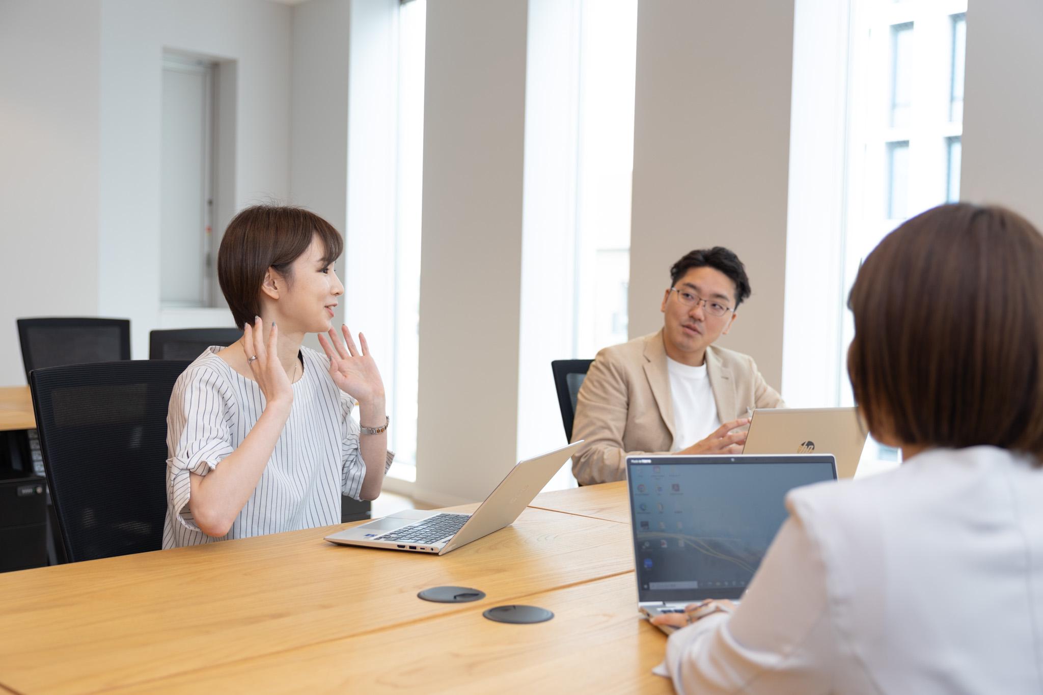 「成長企業がより成長するためのプラットフォームになる」というミッションの下、上場企業向けIR DX事業、上場準備中および上場を果たして間もない企業向けエデュケーション事業、CxO人材紹介事業を展開している同社。