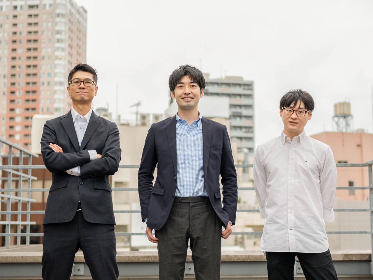 自由度が高く、経験や年齢による上下関係もないフラットな環境である。基本的にフルリモートによる勤務形態であるため、社内コミュニケーションの面でも様々な工夫を取り入れているという。