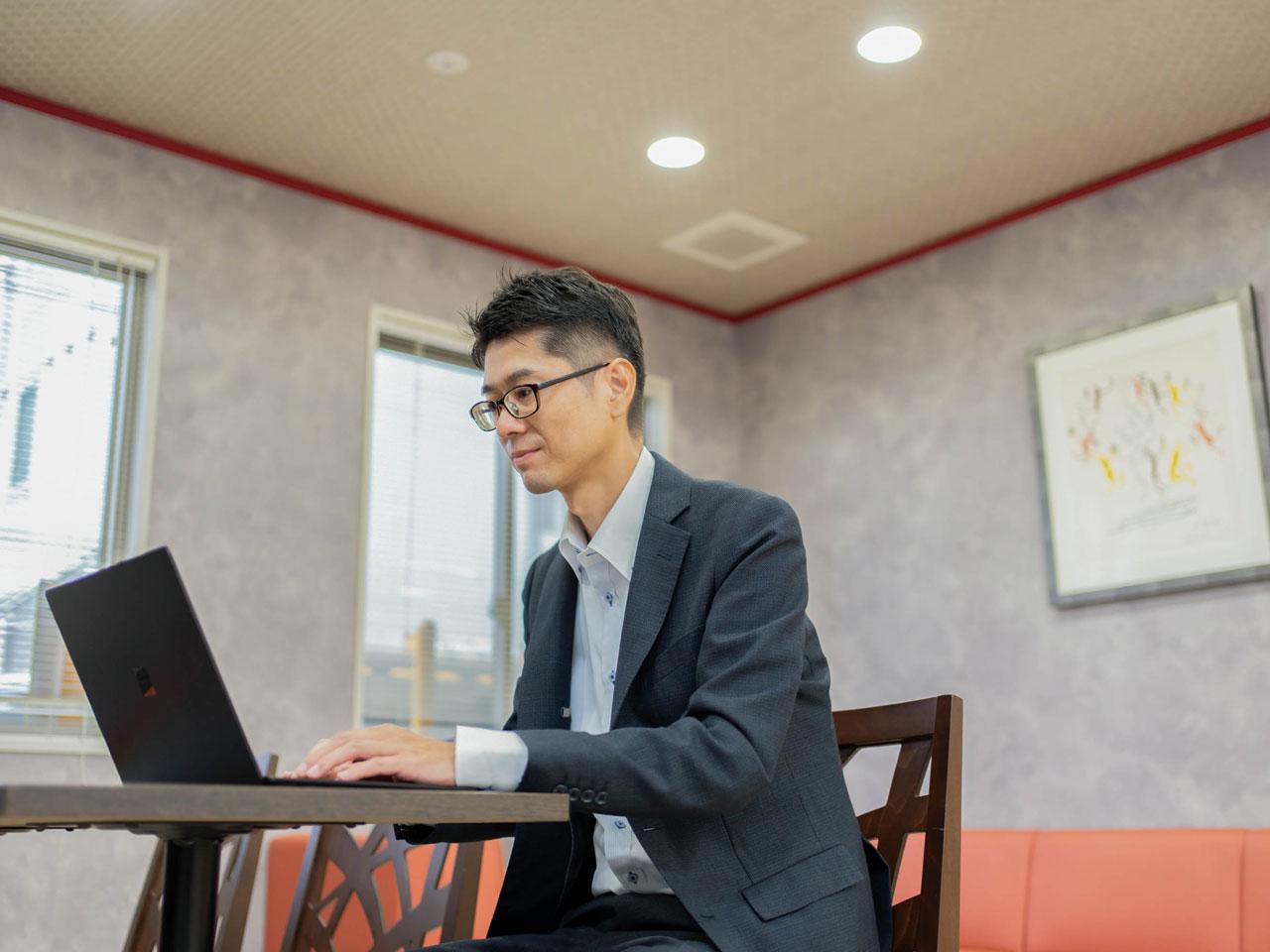 2021年11月に開設した東京事業所では、従来の強みにこだわらず全く異なるビジネスモデルに挑戦。1年半の期間における売上では、本社を凌ぐほどの実績を残している。