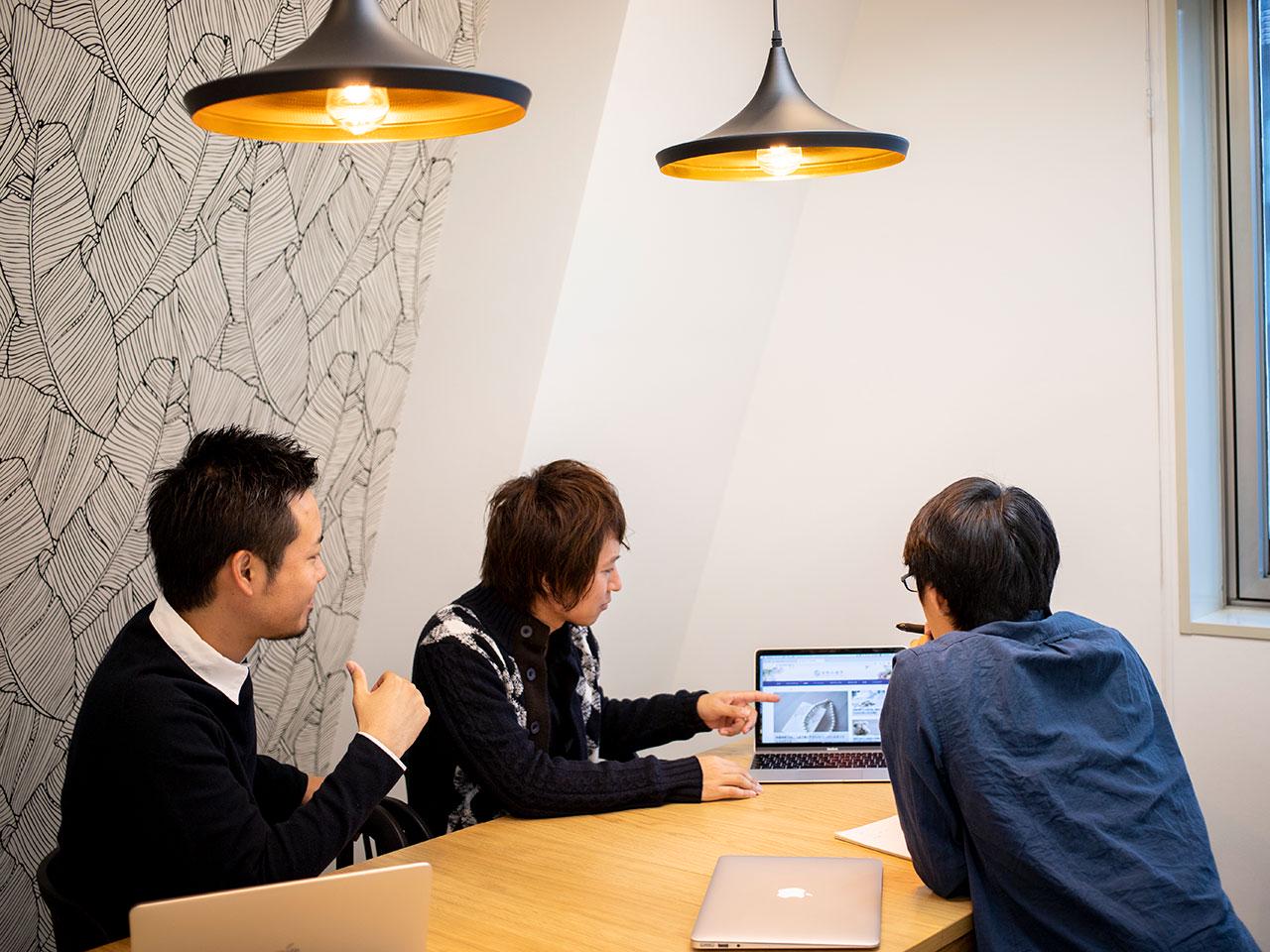 ※写真はイメージです。オフィスがあったころの写真で、今は全員在宅です。