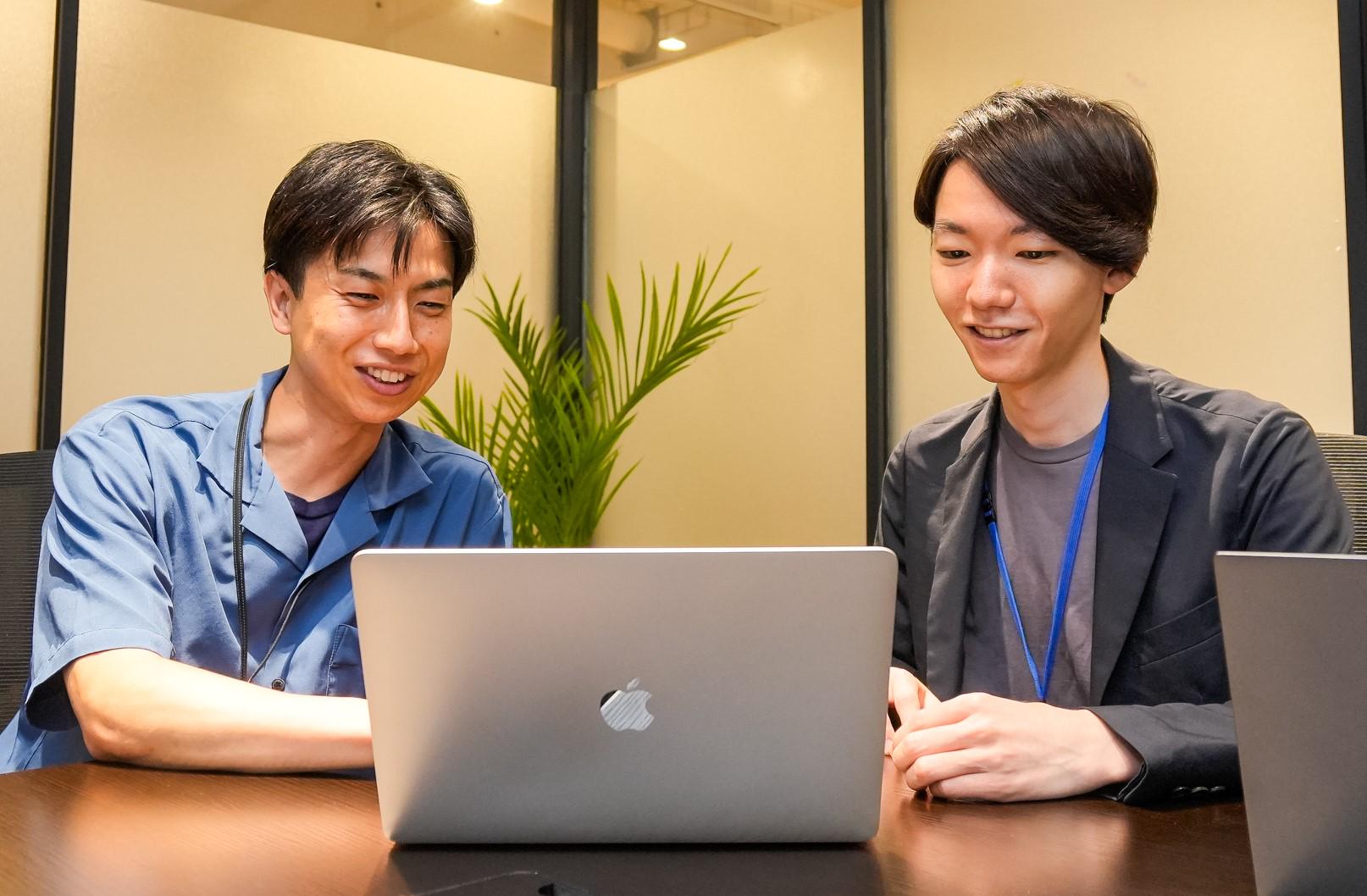 真面目でピュアな社員が多く、真剣な中にも笑顔で仕事に取り組んでいる。