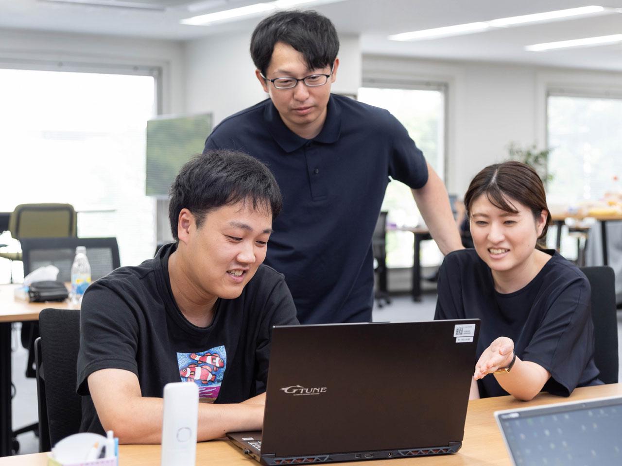 プライム市場の上場企業ではあるが、ベンチャー企業のような前向きさと熱量をもって仕事に取り組む社風が根付いた同社。