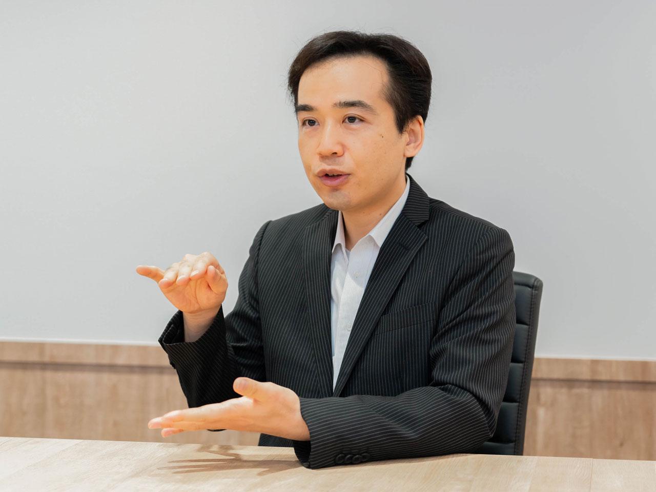 自社公式サイトのほか、楽天市場やYahoo!ショッピングにEC店舗を4店展開している。細部までこだわったハイクオリティなメンテナンスで、顧客からの良質のクチコミを集め、Webサイト内製化等、ITへ積極投資を行い、データ重視のマーケティングで、高級時計のEコマース市場を開拓してきた。