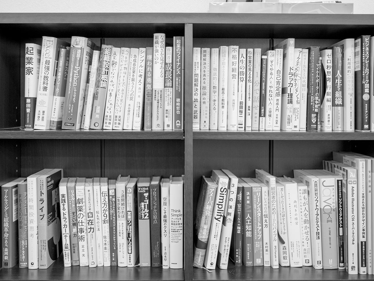 月1万円まで書籍購入費は全額補助。事前申請を行なえば参加したい有料セミナー・有料研修への参加も全額補助される。