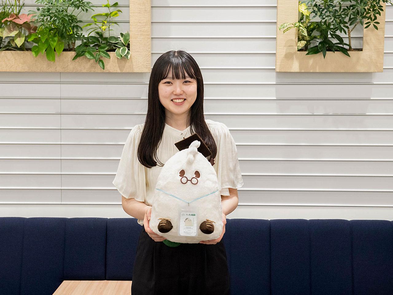 基本的にチームで仕事をしており、チームワークやお客様の信頼向上のためにもコミュニケーション力は必須だという。同社では自ら情報を発信し周囲に好影響を与えられるような人材を求めている。