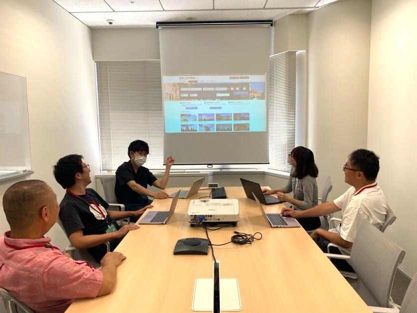 自身の仕事が提携数の増加や自社の売上などにも直結します。成果が数字でわかるので、そういう部分にやりがいを感じる人にも合う仕事です。