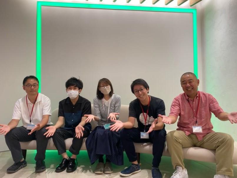 全員が中途入社者。社員は皆自然体で自由に仕事をしている。
少人数でアットホームな社風。