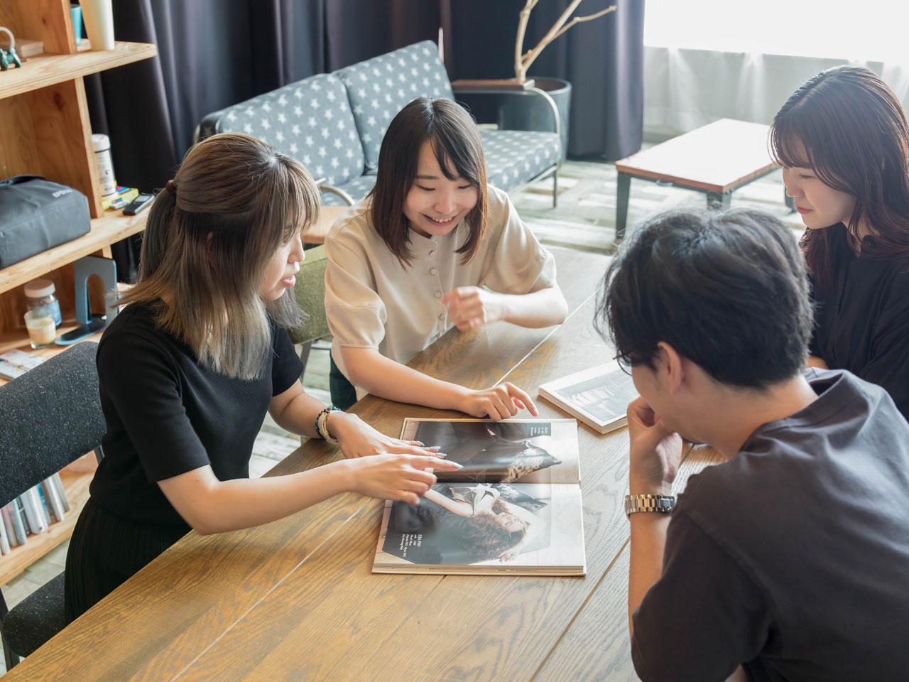 会社や仕事は人との出会いの場だと思い、続けるうちに好きになっていくという気持ちで入ってきてほしい。