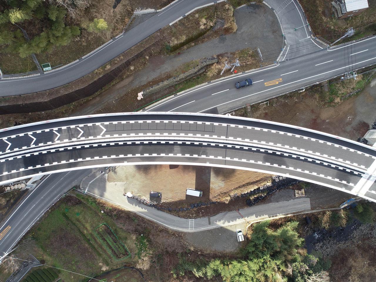 道路整備をはじめ、一般土木建設、施設整備等の各事業に加え、自社工場を擁して各種アスファルト合材など建設資機材の製造販売も手掛ける。