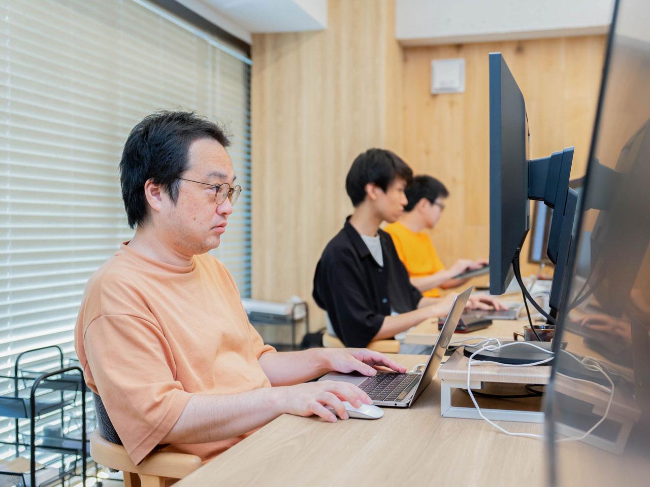 自社プロダクト事業では、中小企業向け業務・基幹システム構築パッケージ『KikanTree』を提供、“半分パッケージ×半分カスタマイズ”により“使いやすくて低コスト”を実現。