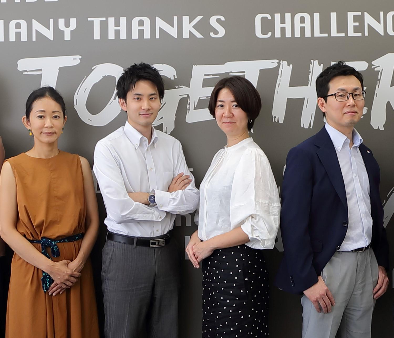 年間約10億円のマーケティング費を投じ、Webサイト制作、SEO対策、広告運用、動画制作等を行っている。