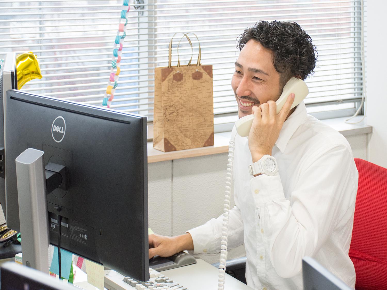 社風はフラットで部署間のヒエラルキーもなく、勤務時の服装を含めて自由な雰囲気が漂う。