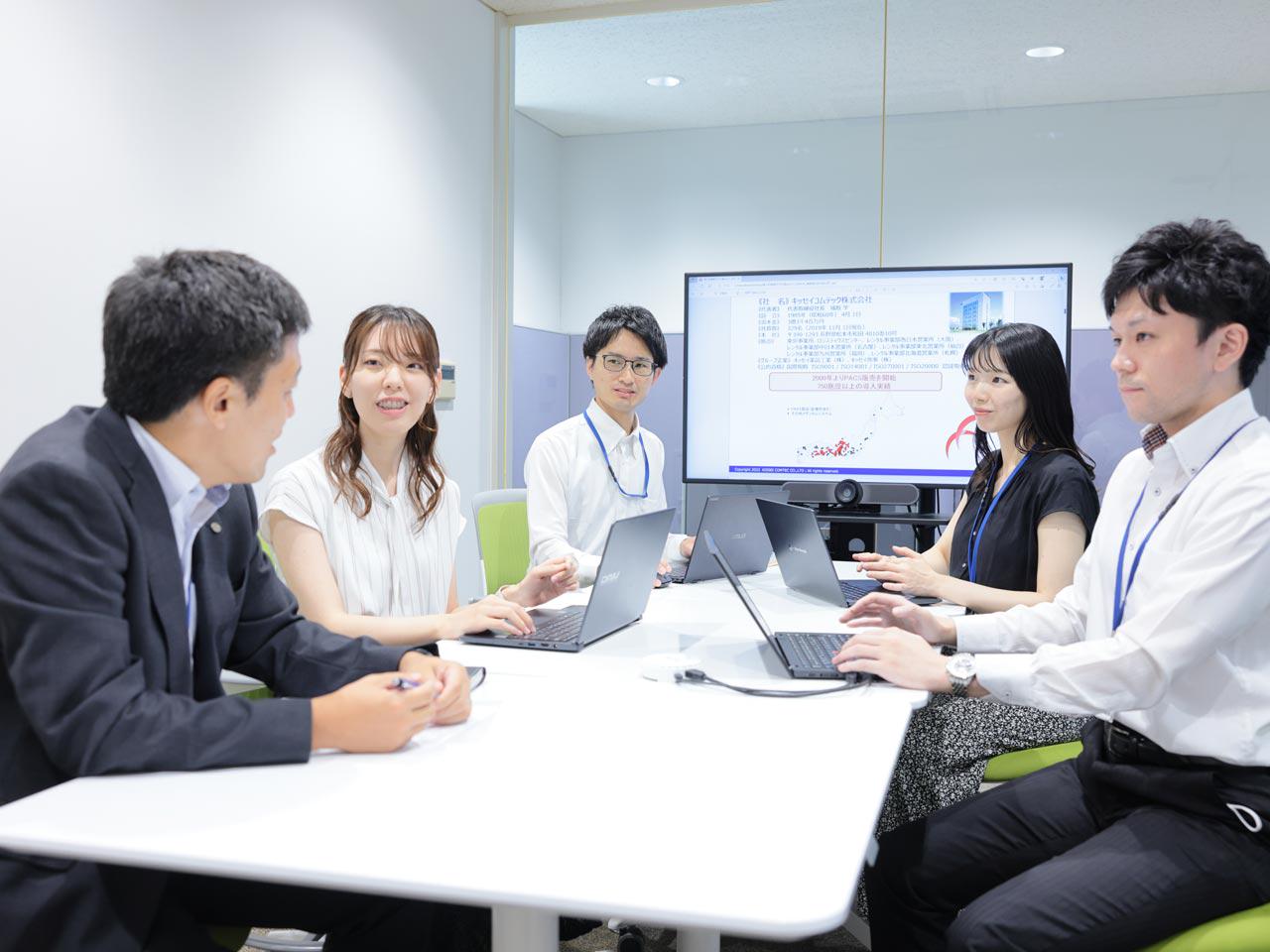 国内の大手企業や大規模イベントに止まらず、県庁や役所、学校等の公共機関にも貢献している。同社は高い技術だけでなく、人としての“豊かな心”も誇りにしている。ITを通じて取引先の成長を支援することが役目だからだ。