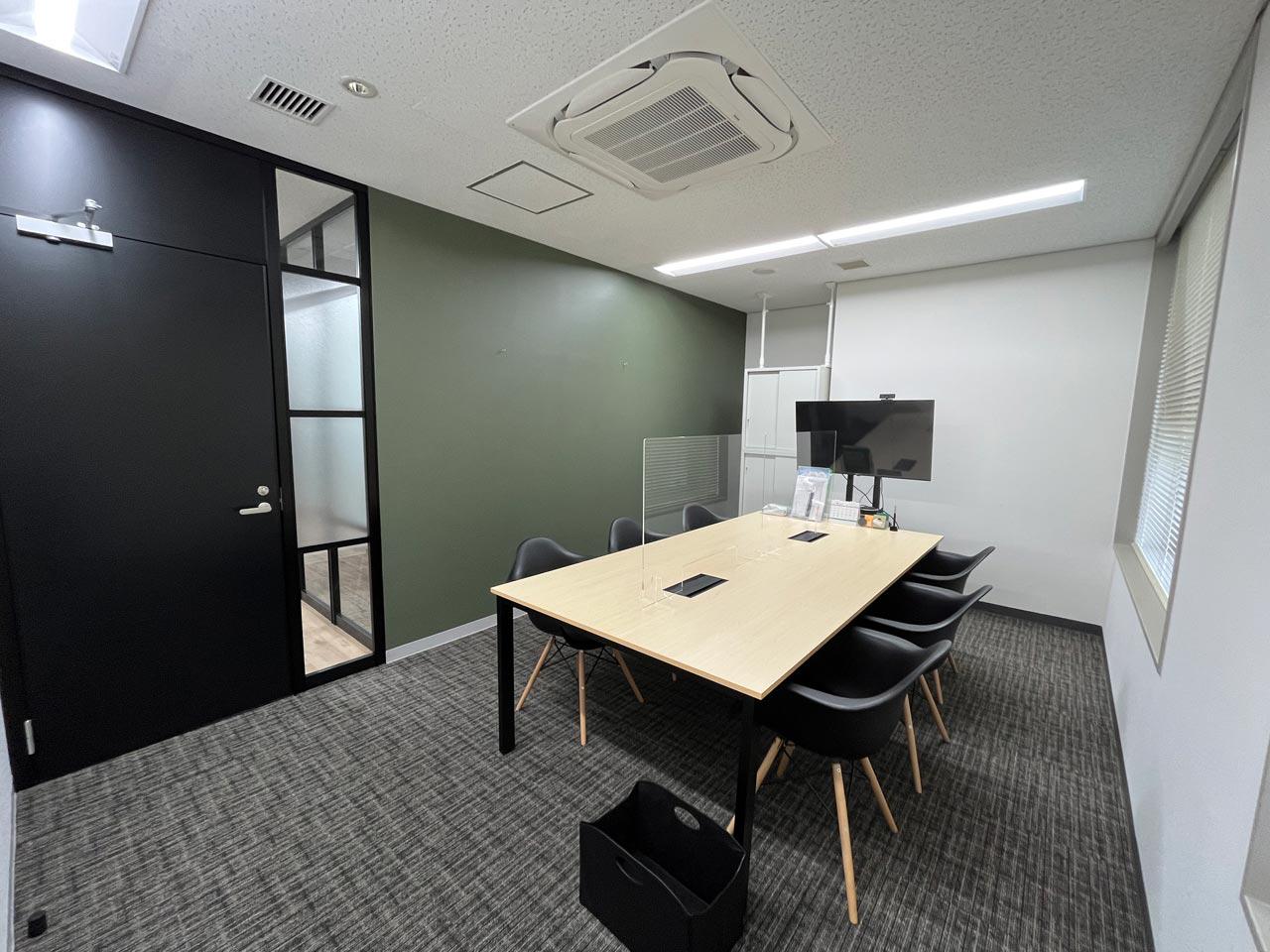 札幌大通事務所の一角にあるWEB事業部では、同社の顧客向けにWeb制作を受託している。