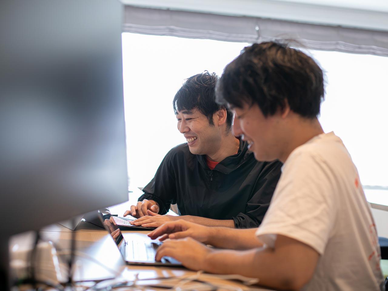 UI/UXだけでなくサーバー・インフラ周りなど、自社サービスのあらゆる部分の設計・開発・保守・運用に携われるのも魅力の1つだろう。