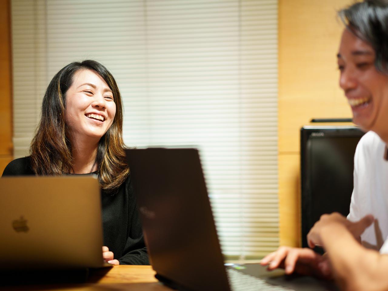 同社の強みを支えるのは、やりがいよりも働きやすさを重視して生まれる自由な社風だ。