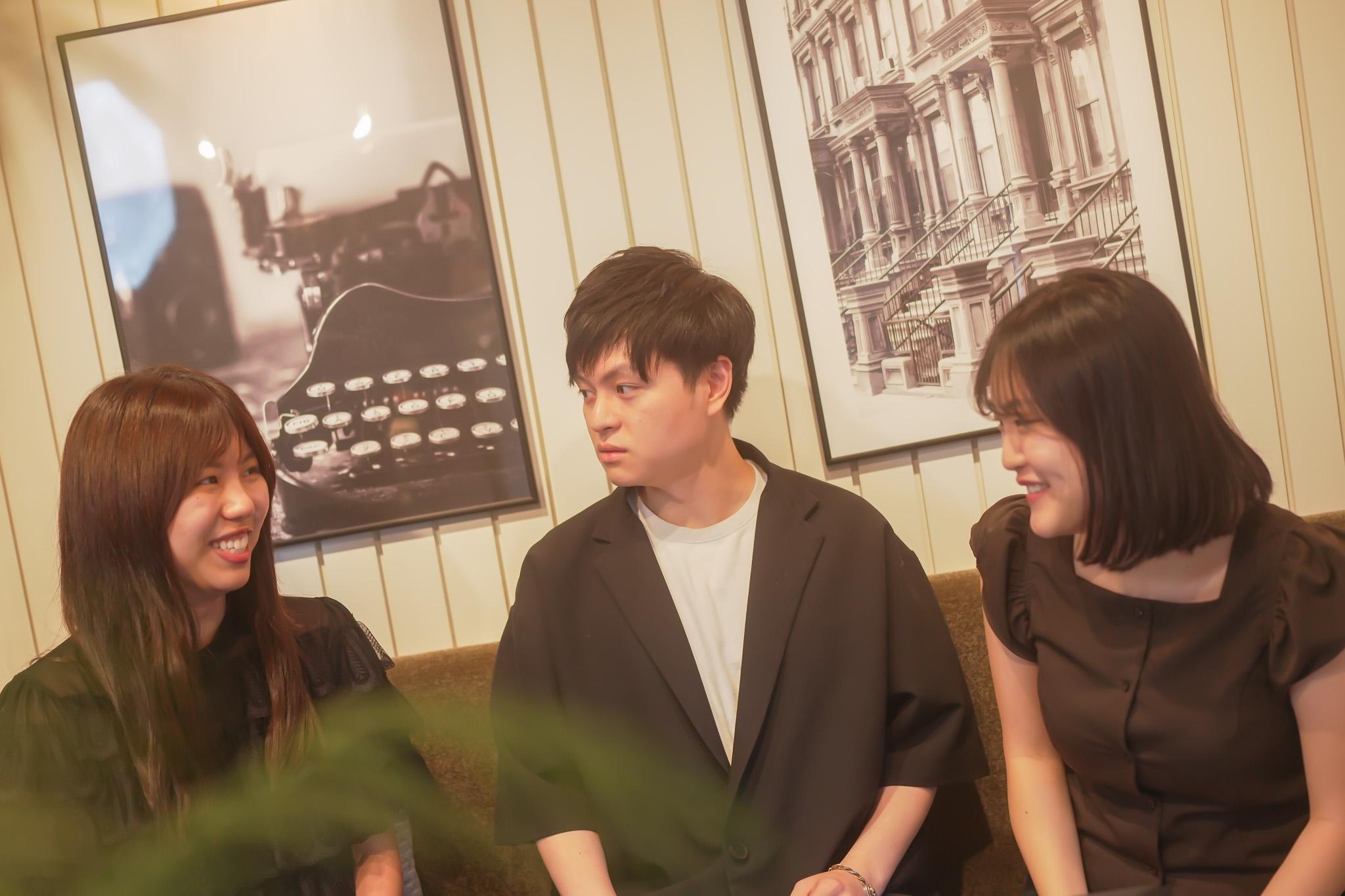 社内には4カ国、パートナーあわせて十数人の外国人の社員が在籍。国境を越え、皆んなで目標に向かって日々業務に取り組んでいます。