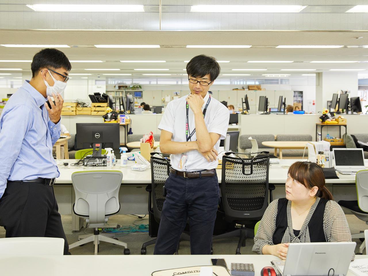 ここでは、医療業界に求められる強固なサイバーセキュリティに対して、対策立案からシステムの構築・運用まで、自ら手を動かし、店舗運営を支援するセキュリティエンジニアを求めている。