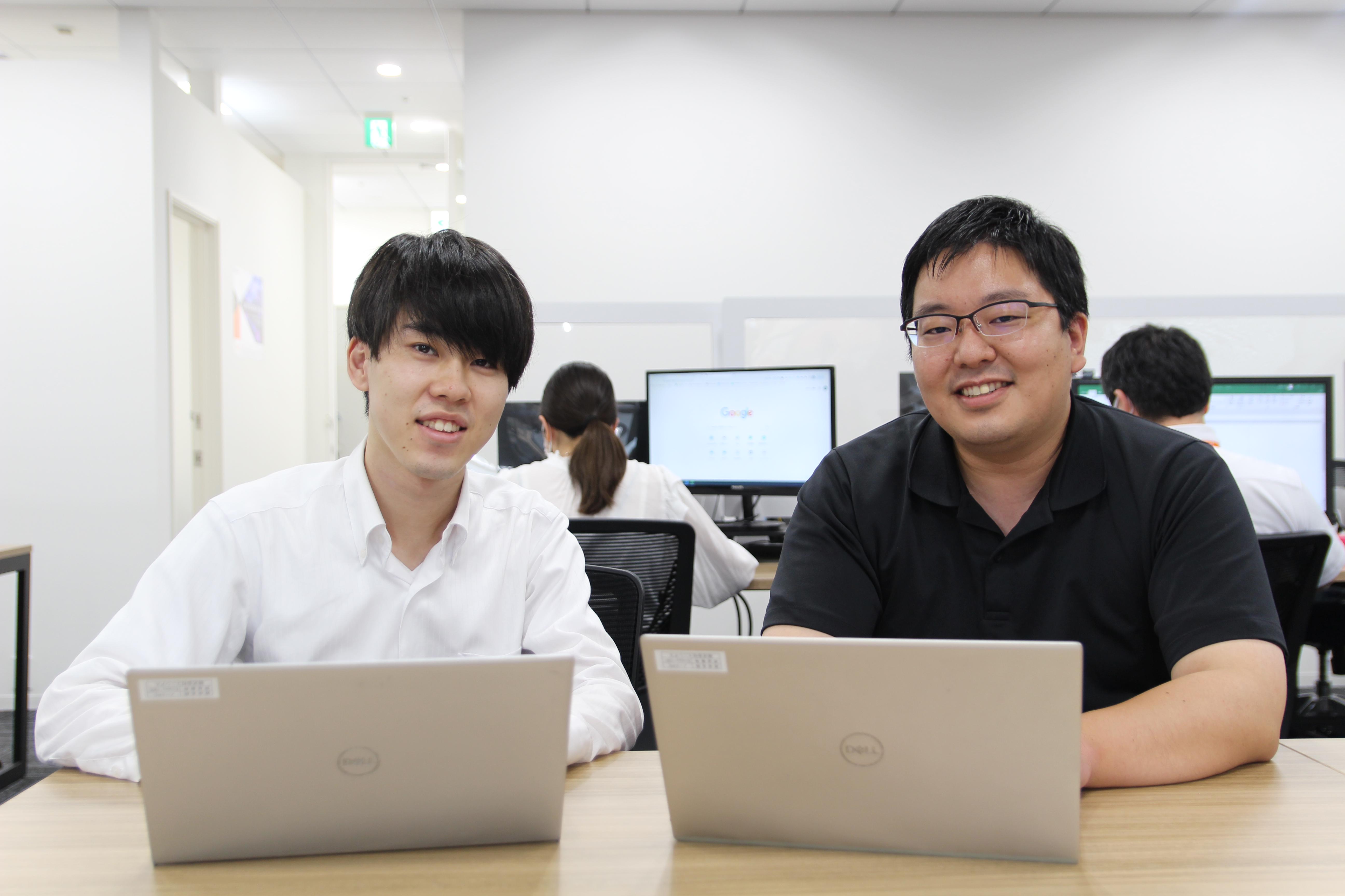 フラットな上下関係で、質問等もしていただきやすい環境です。
様々な技術を持つメンバーがいますので、知識・リソースを共有し合って協力していただけます！