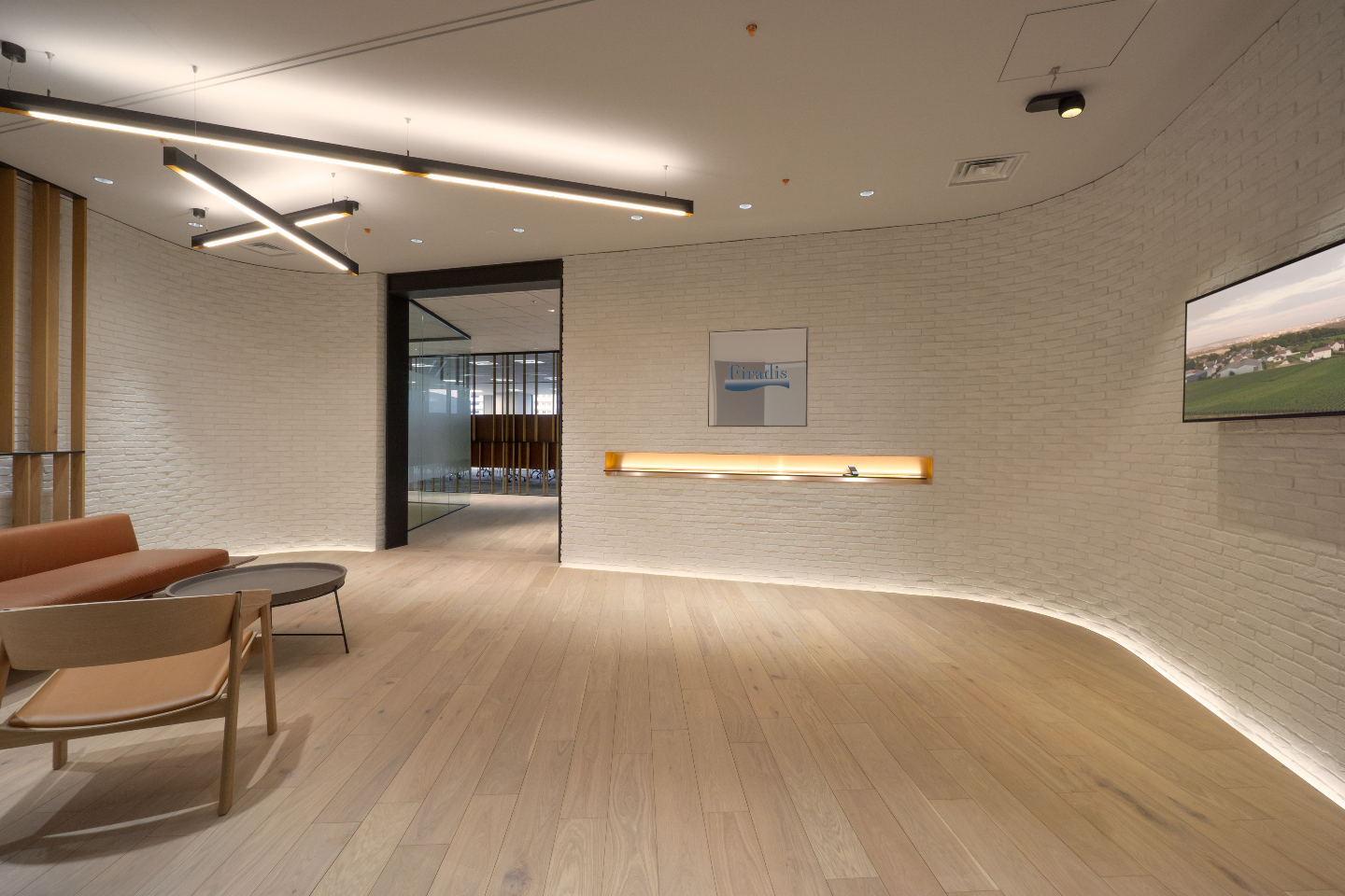 2023年1月竣工のみなとみらいで最新のビルに移転増床しました。オフィス内にはリラックススペースや仮眠室、マッサージチェアも完備しています。