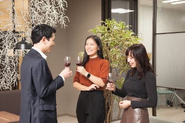 ワイン好きのメンバーが多く、普段からワインを試飲する機会がたくさんあります。