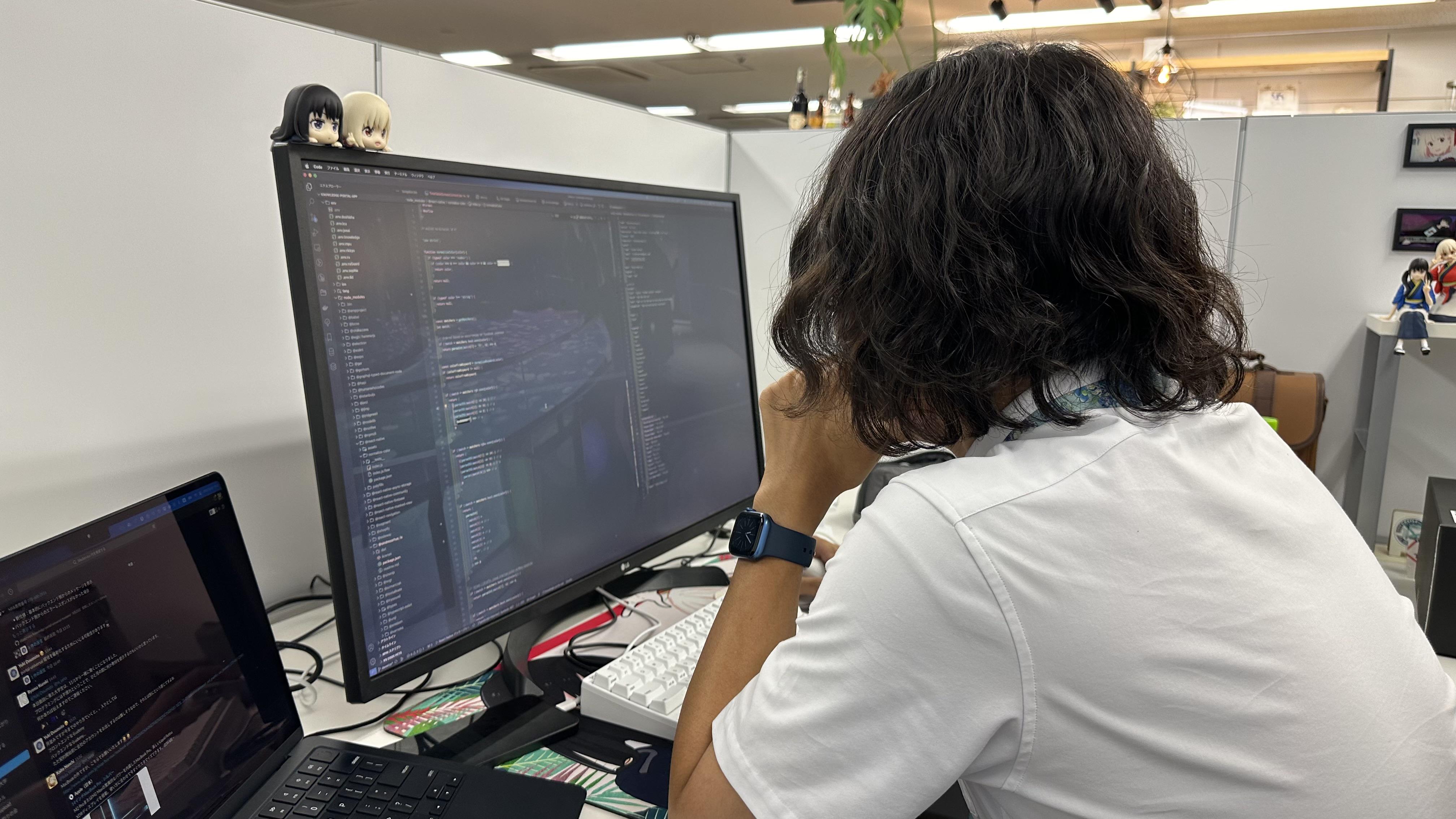 効率の良い開発環境のキホンとなるPCやソフトウェア、参考図書などは各自の判断を優先して導入可能としています