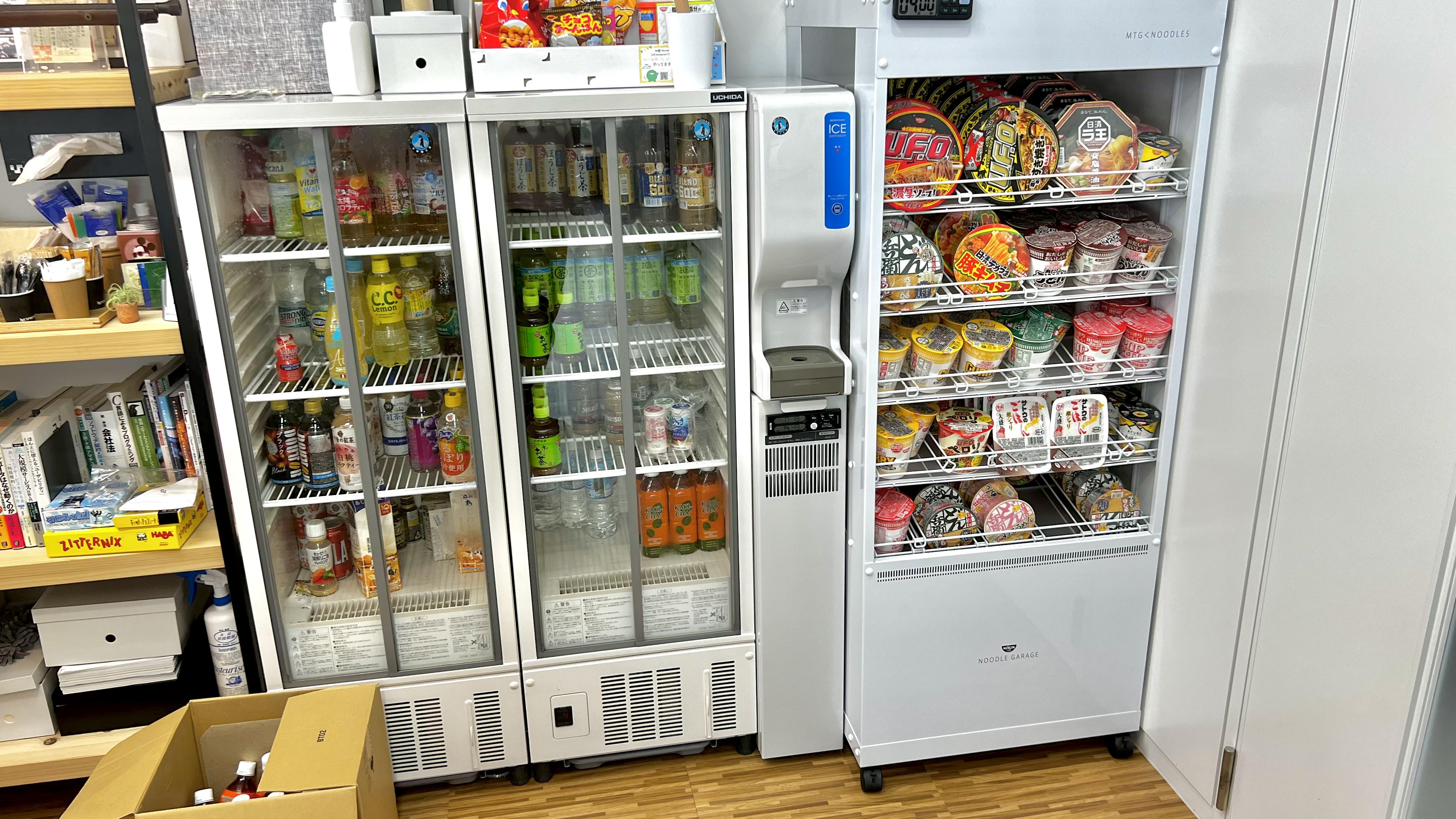 オフィスではドリンクやカップ麺などの飲食が無料！