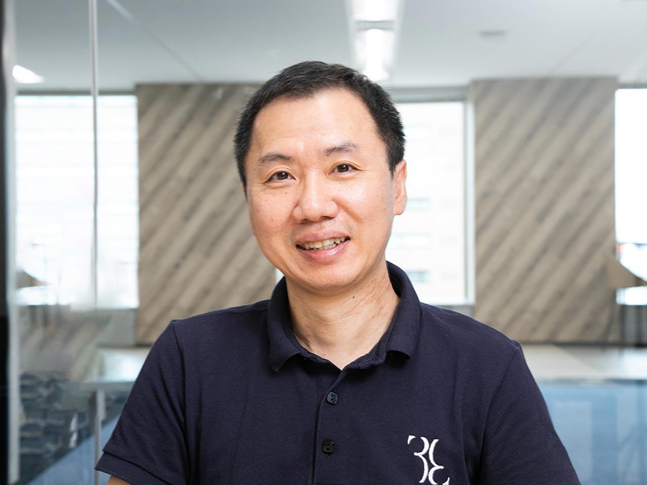 コンピュータビジョン・ディープラーニング・機械学習の分野に注力し、最先端の画像認識アルゴリズムを開発している。