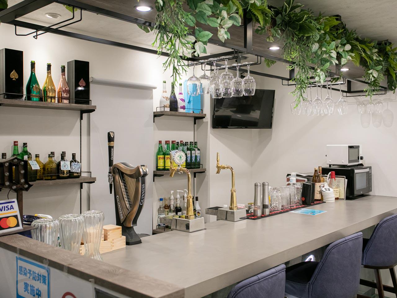 2021年3月、埼玉県所沢市に新社屋を竣工。「社員がいつでも帰って来られるよう」バーカウンター等の設備も備える。