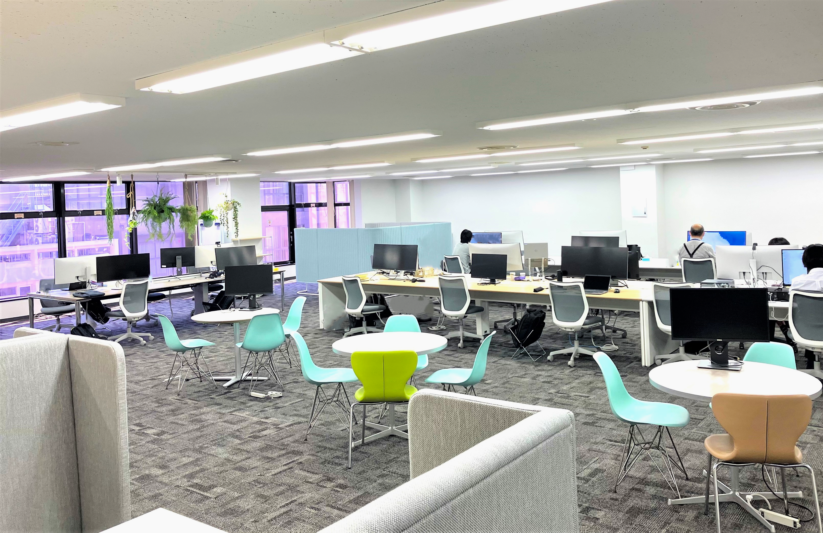 エンジニアのオフィスはフリーアドレス