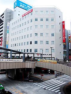 ビル概観。駅からは徒歩1分！