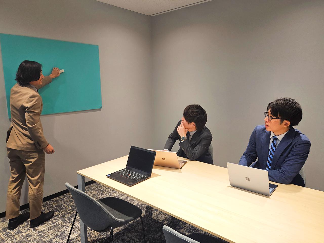 広告の知識など、随時、わかりやすく説明します。