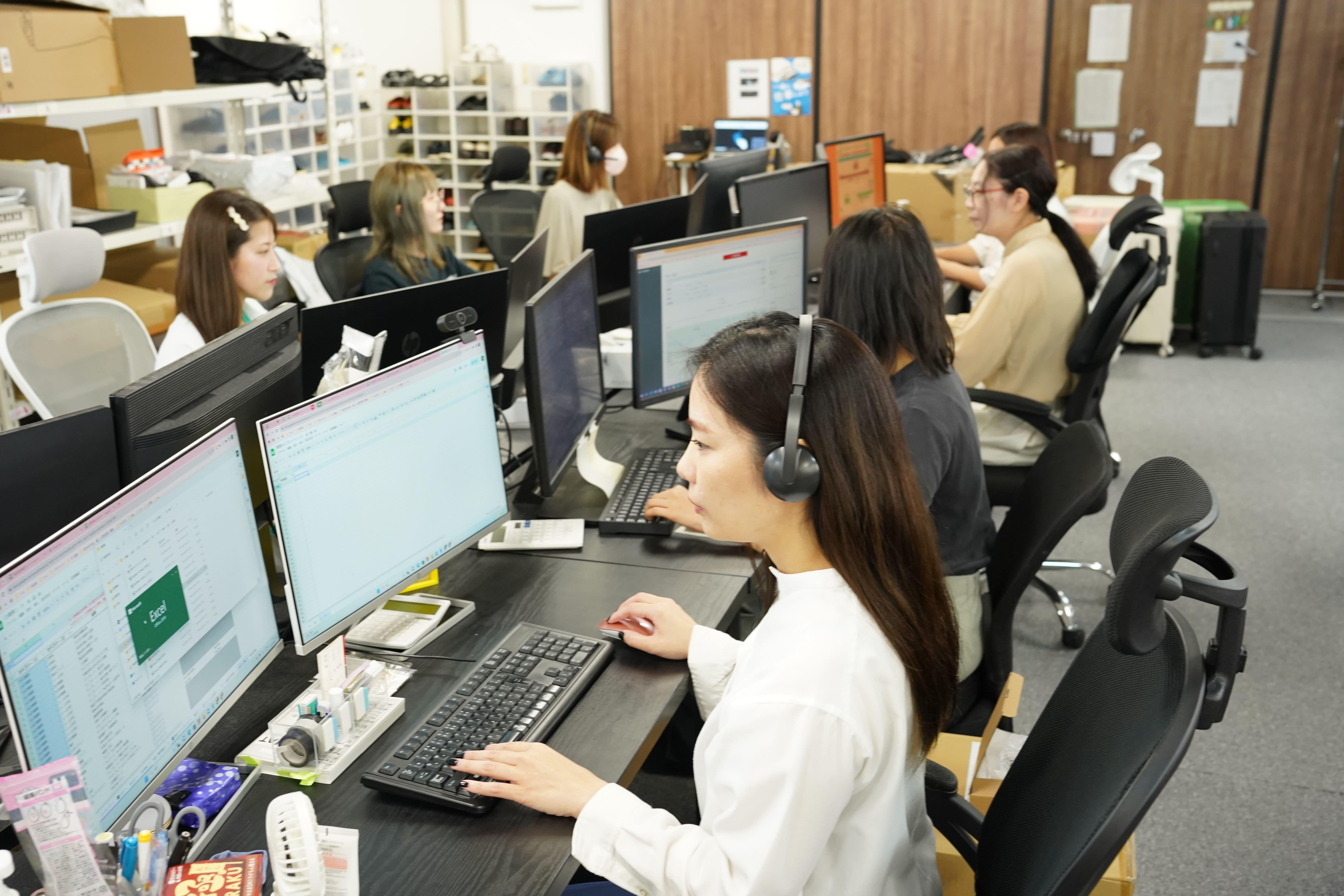 弊社のカスタマーチームはひと味違います。様々な部署と関わる、新しいカタチのカスタマーサポートです。