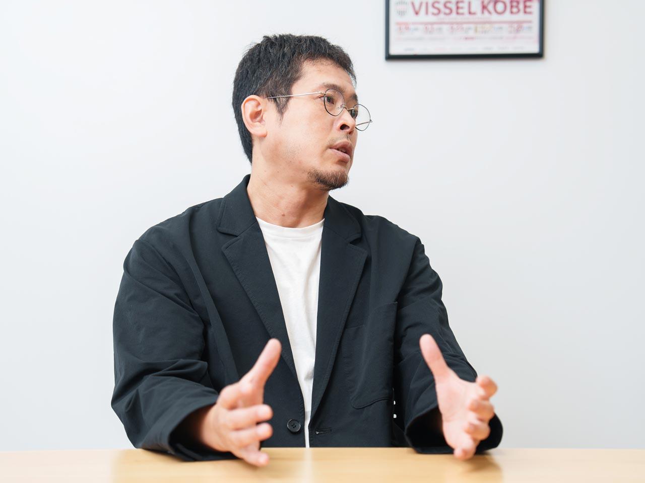 1995年の阪神淡路大震災をきっかけに、“Everyday Classic”をコンセプトに掲げ、性別、年齢を問わず、暮らしに必要とされるタイムレスな定番品を軸としたセレクトショップとして根強い顧客層を獲得してきた。