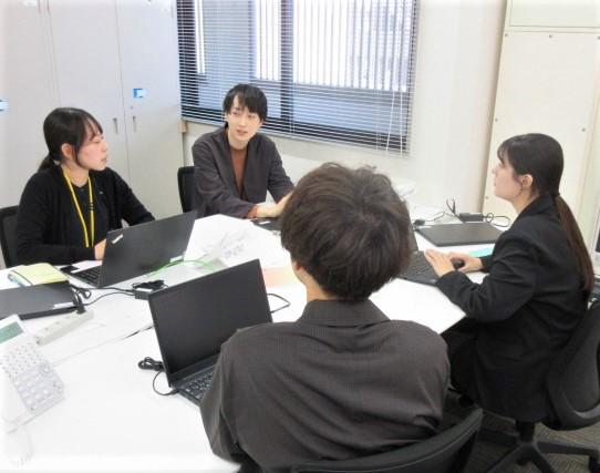 仕事を通して働く仲間と共に成長しています