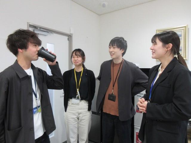 社員同士の距離も近く、何でも相談しあえる環境です