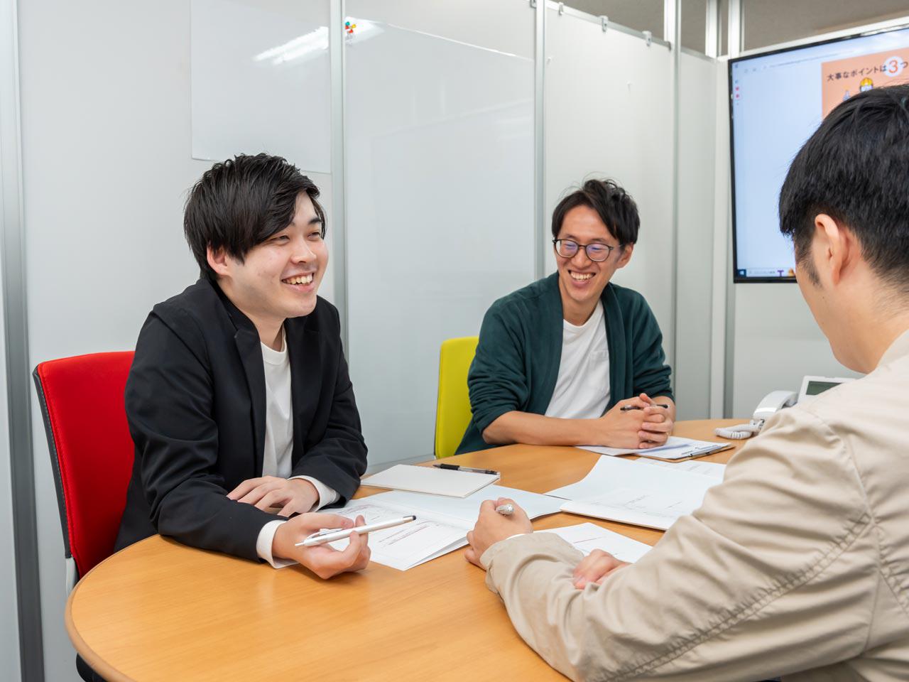 同社の映像制作を担っているのが、未経験から入社した若手社員達。