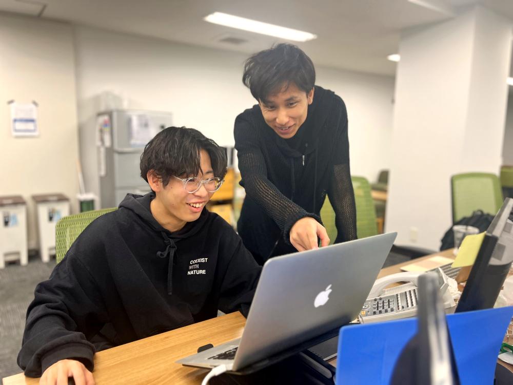 社長室はなく、垣根なく経営陣に話せる環境です。