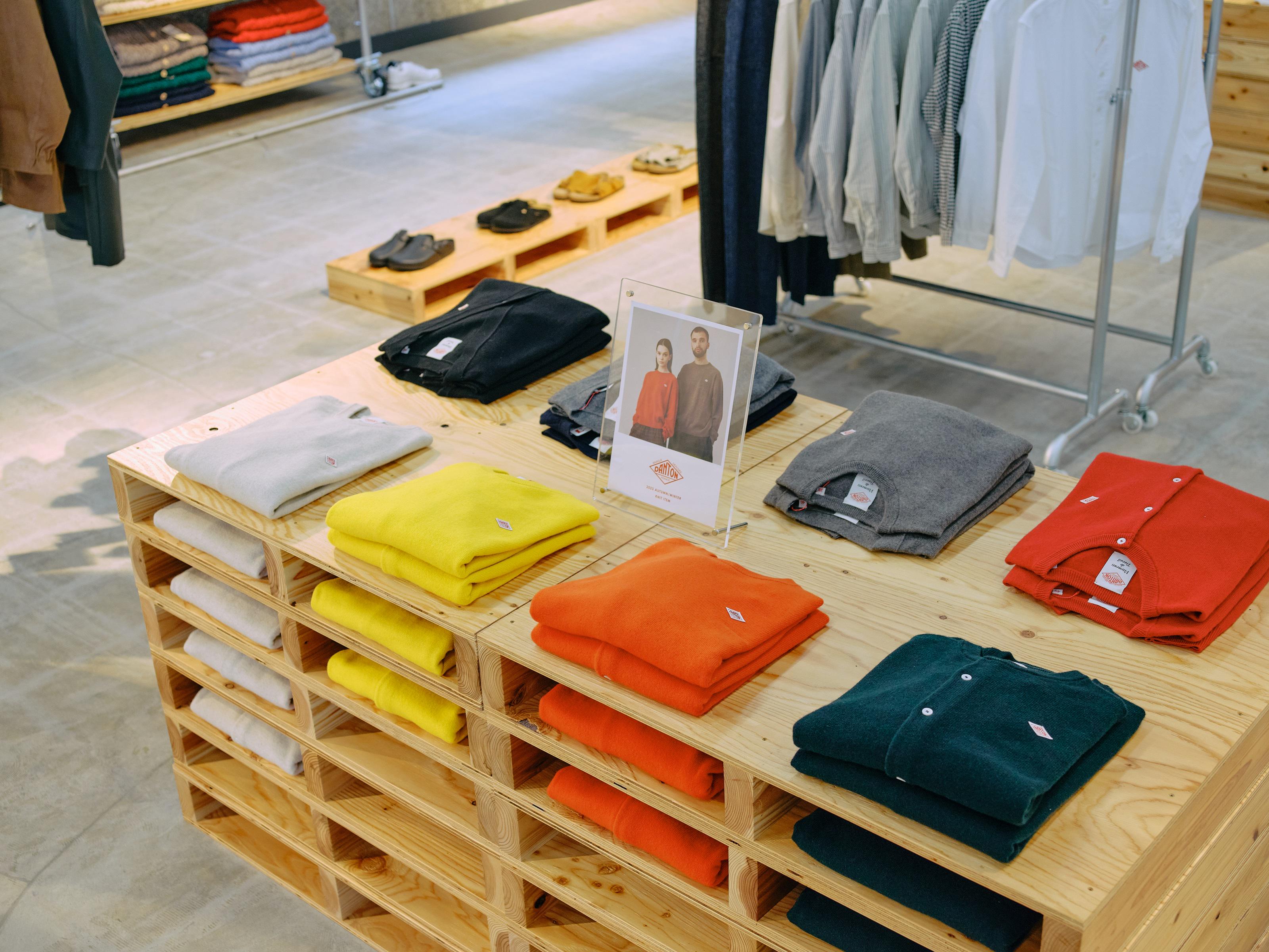 同社は全国に33店舗を構え、衣料・雑貨を販売する会社だ。